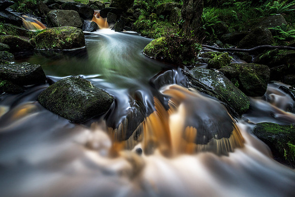 cascade ove the rocks