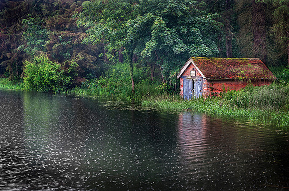 Swithland boathouse in rain
